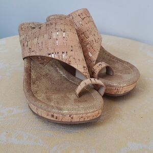 Donald J Pliner Sandal Womens sz 9.5 Gold Metallic Cork Wedge Toe Loop Thong
